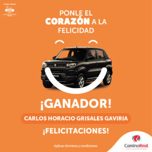 Carlos le pone la corazón a la felicidad con su nuevo carro.